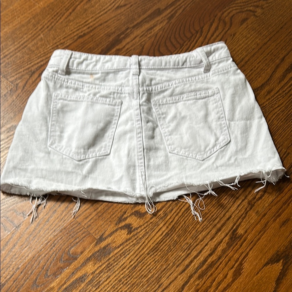 🌿SHEIN Bright White Frayed Hem Mini Skirt🌿 - Picture 7 of 8